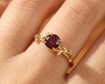 0.8ct Round Garnet Ring, January Birthstone Promise Ring, Nature Inspired Vine Ring, Vintage Stackable Gemstone Ring for Her
