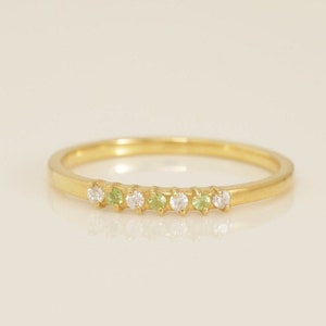 Seven Stone Peridot and Diamond Wedding Band, Seven Years Anniversary Band, Dainty Wedding Band, August Birthstones Ring