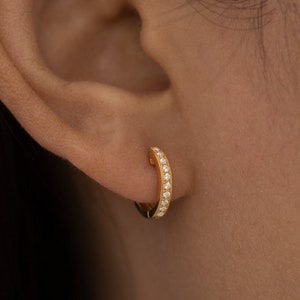 Pendientes de aro de diamantes, pendientes de aro diminutos, pendientes minimalistas, regalo de pendientes de boda para ella, joyería nupcial