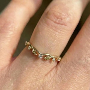 Gold Moissanite Blatt Ring, Natur inspirierter Hochzeitsring, passendes stapelbares Band für Frauen, Vintage inspiriertes Bandgeschenk für sie Bild 4