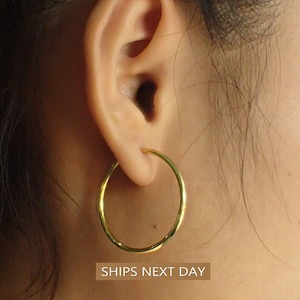 Gold Hoop Earrings / Minimalist Hoops / 25 MM Lightweight Hoop Earrings / Endless Hoop Earrings