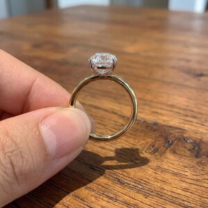 1.25カラット～5.81カラットのオーバルカット模造ダイヤモンドリング、ツートンイエローゴールドヴェルメイユソリティア、上品なトラベルエンゲージリング、シルバープロミスリング 画像 15