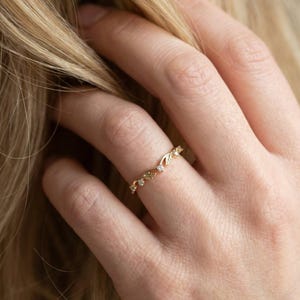 Gold Moissanite Blatt Ring, Natur inspirierter Hochzeitsring, passendes stapelbares Band für Frauen, Vintage inspiriertes Bandgeschenk für sie Bild 8