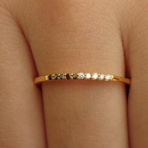 Alternating Black & White Diamonds Wedding Band, 14k Solid Gold Thin Dainty Band, Diamond Stackable Ring