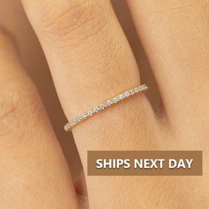 Micro Pave Eternity Diamant Ehering, 1,3 mm halbes Eternity-Band, zierliches stapelbares Band, Jubiläumsgeschenk, auf Lager