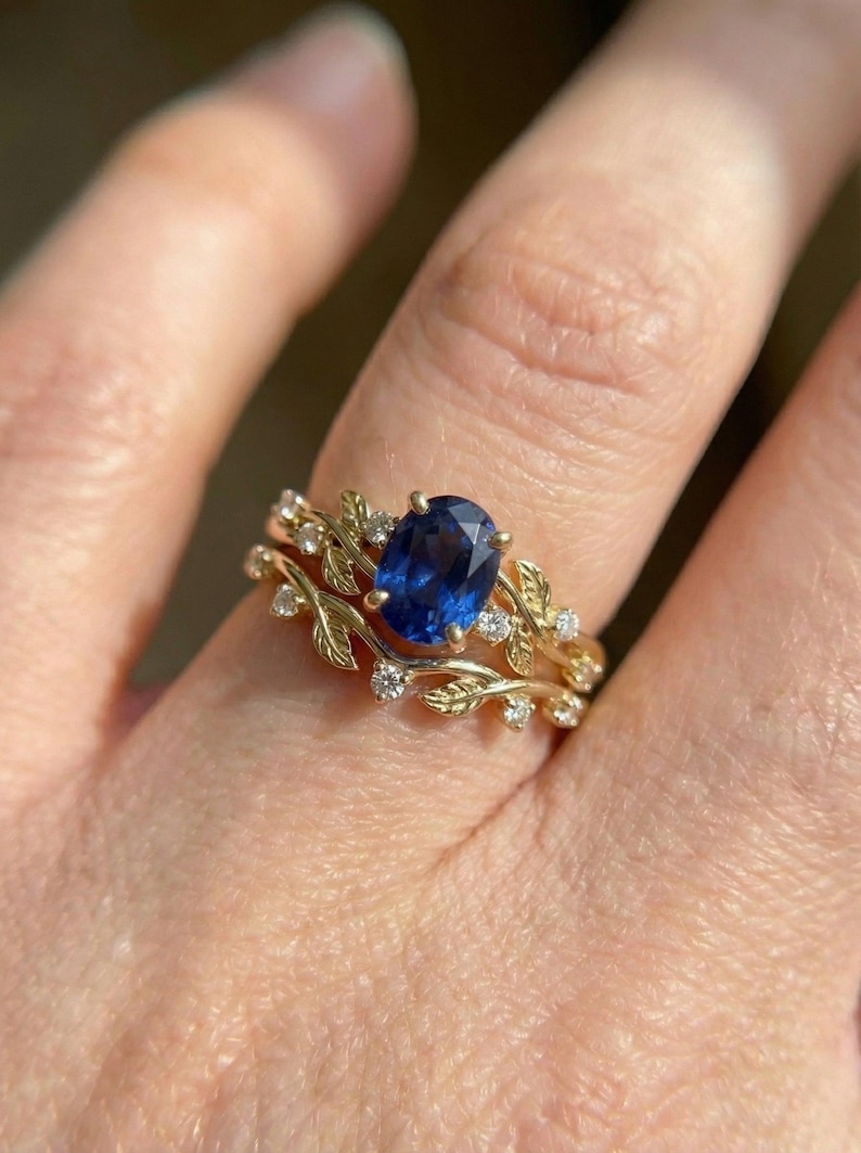 Gold Moissanite Blatt Ring, Natur inspirierter Hochzeitsring, passendes stapelbares Band für Frauen, Vintage inspiriertes Bandgeschenk für sie Bild 2