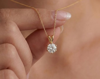 Collier solitaire en or moissanite délicat | Pendentif rond brillant en moissanite | Bijoux élégants de tous les jours | Cadeau d'anniversaire pour elle