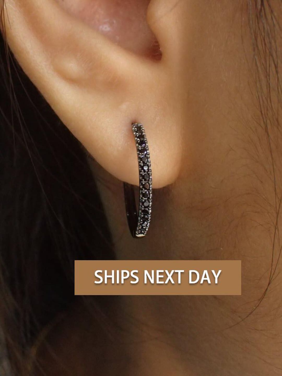【GIVENCHY】LOCK SMALL BLACK CRYSTALS HOOP EARRING片耳用 Givenchy Men's Crystal Pave Asymmetrical Padlock Earrings