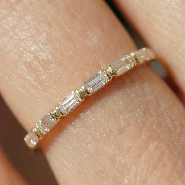 モアッサナイトの結婚指輪 - ロープロファイルバゲットモアッサナイトブライダルリング