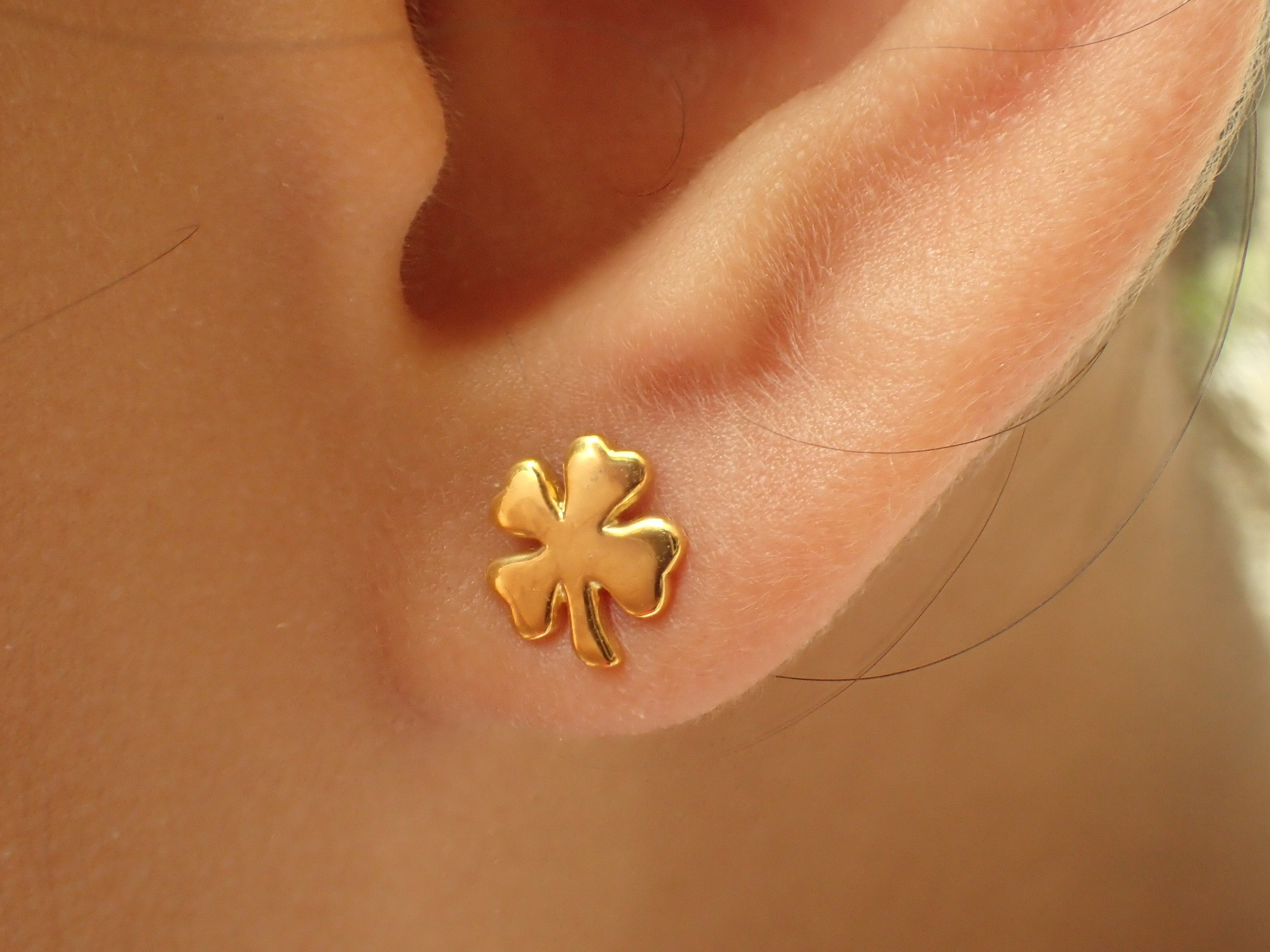 FILIGREE Four leaf clover stud earrings, delicate Stud Earrings, ELEGANT gold earrings, everyday filigree post, sophisticated studs
