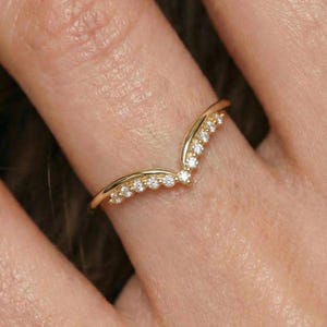 Delicate Moissanite Curved Wedding Band, Curve Stacking Ring, Matching Wedding Ring Gift for Women, Crown Ring