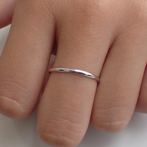 1.5mm Skinny Minnie Plain Ring / 18K White Gold Thin Wedding Band / Half Round Band / Stackable Band / Thin Dainty Band