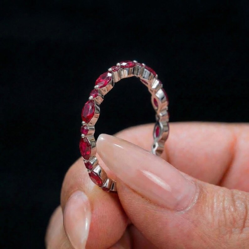 Fijne robijngouden stapelring | Marquise & ronde natuurlijke robijn Eternity-band | Sierlijk edelsteenverjaardagscadeau voor haar | Geboortesteen juli afbeelding 15