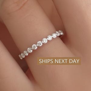 Alianza de boda de una sola punta de 2 mm / Alianza apilable con burbujas flotantes / Alianza de boda con diamantes / Regalo a juego para ella