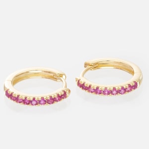 Boucles d'oreilles Ruby Hoop, Cadeaux de naissance de juillet, Boucles d'oreilles Huggies Hoop, Boucles d'oreilles Minimal Hoop, En stock