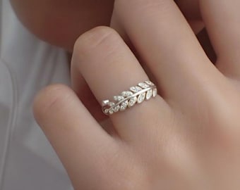 Leaf Diamond Wedding Band, Solid Gold Nature Inspired Wedding Ring, Leaf Inspired Band, Stackable High Quality Diamond Ring