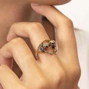 Kiss of Death Skull Ring, Memento Mori Gothic Ring, Skull Jewelry, Skeleton Ring, Punk Mourning Ring, Mother's Day Gift