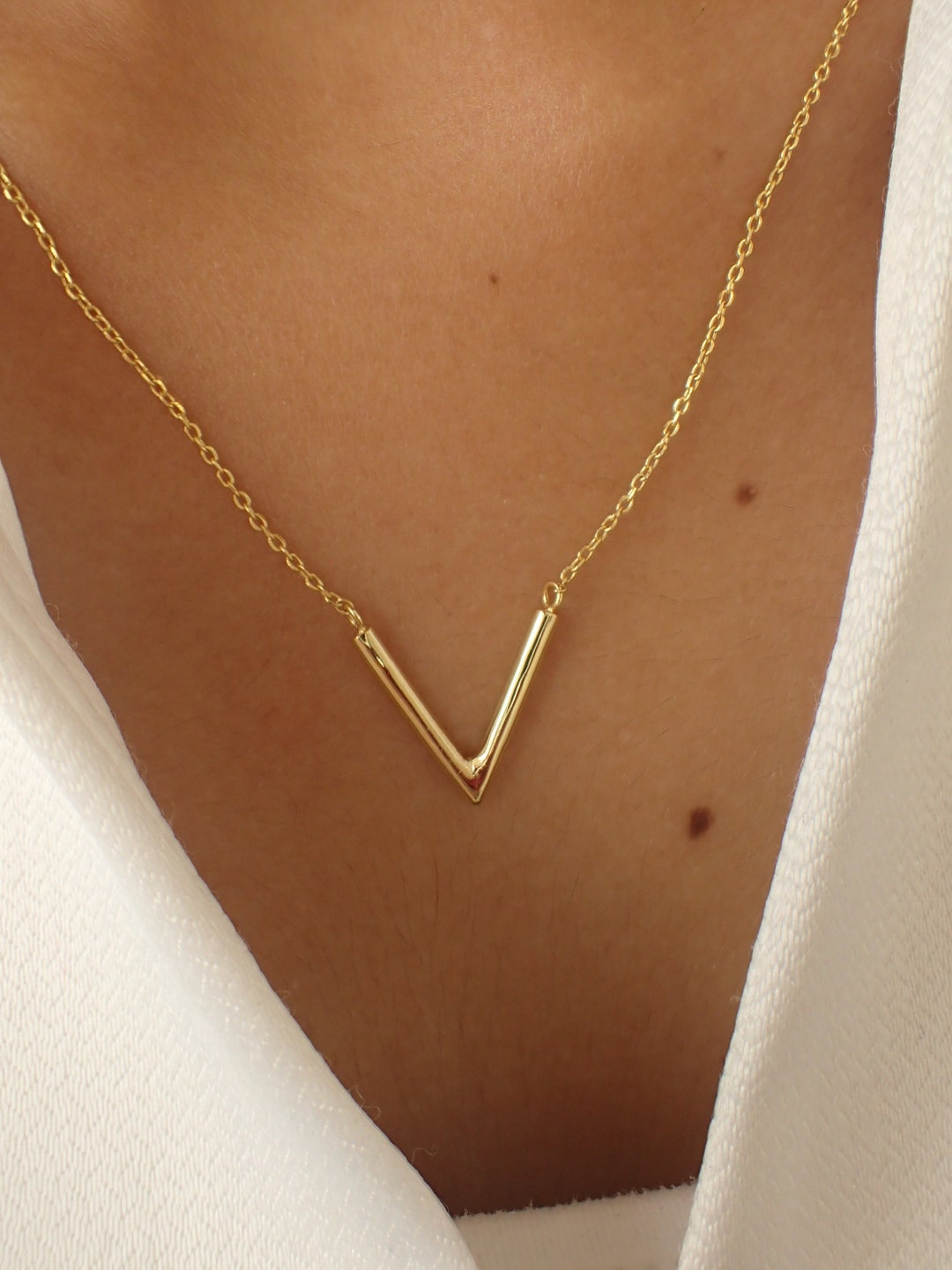 Dainty V Necklace / V Shape Necklace / Minimalist Necklace / Chevron