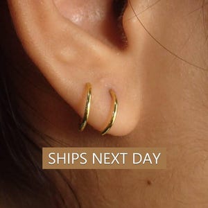 Tiny Double Hoop Twist Earrings / 11 MM Piercing Earrings / Mini Huggie Earrings / Sterling Silver Minimal Spiral Earring / In Stock