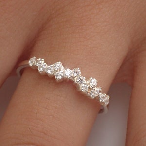 Moissanite Cluster Ehering, Zarte Cluster Ring, 14k Solid Gold Moissanite Goldring, Prong Setting Ring