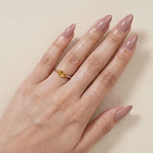Anel de viagem com citrino lapidado em formato de marquise, estilo leste-oeste | Anel de noivado solitário minimalista | Anel de compromisso delicado com corte em marquise | Anel com pedra de nascimento de novembro imagem 5