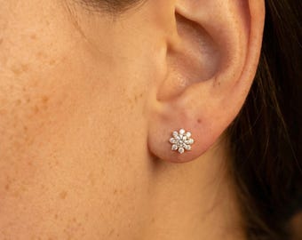 モアッサナイトフラワースタッドピアス/フラワースタッドチャーム/モ