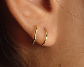 Tiny Double Hoop Twist Earrings / 11 MM Piercing Earrings / Mini Huggie Earrings / Sterling Silver Minimal Spiral Earring / In Stock
