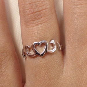 Minimalist Heart Ring / 14k Solid Gold Promise Ring / Open Heart Ring / Trendy Heart Ring / Delicate Ring