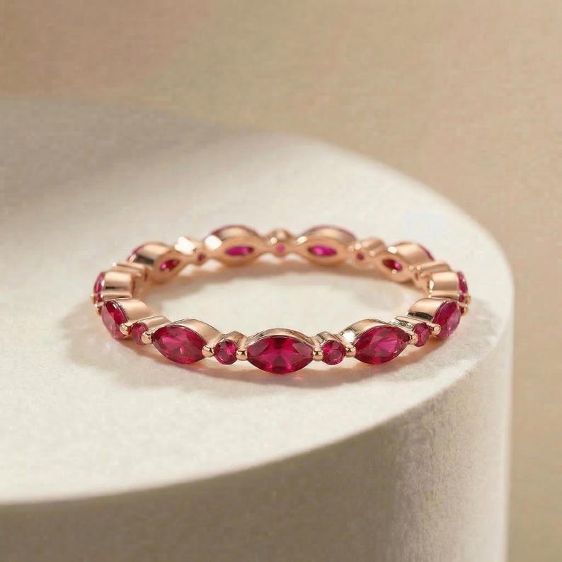 Fijne robijngouden stapelring | Marquise & ronde natuurlijke robijn Eternity-band | Sierlijk edelsteenverjaardagscadeau voor haar | Geboortesteen juli afbeelding 7