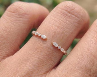 Alianza de boda de moissanita con abertura abierta, anillo apilable de media eternidad con tallas marquesa y redonda, alianza minimalista de oro de 14 quilates para mujer.
