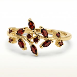 Geboortesteenring granaat, op de natuur geïnspireerde bladring, marquise granaat wijnstok band, geboortesteen januari cadeau, botanische sieraden, aangepaste metalen keuze