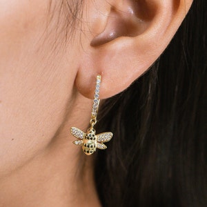 Pendientes de aro con forma de abeja, pendientes de aro con diamantes negros en oro de 18 quilates, pendientes de aro colgantes, regalo de dama de honor, aros con forma de animal