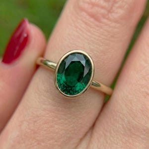 Oval Emerald Bezel Ring | 14K Gold Minimalist Engagement Ring | May Birthstone Anniversary Gift for Her | Dainty Stacking Ring