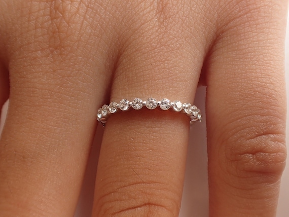 Single prong best sale eternity band