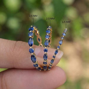 Anillo de eternidad con zafiro azul delicado, anillo apilable de oro con forma de marquesa, regalo de aniversario o boda para ella, joyero con la piedra natal de septiembre.