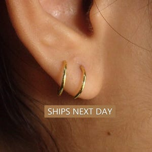 Tiny Double Hoop Twist Earrings / 11 MM Piercing Earrings / Mini Huggie Earrings / Sterling Silver Minimal Spiral Earring
