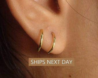 Tiny Double Hoop Twist Earrings / 11 MM Piercing Earrings / Mini Huggie Earrings / Sterling Silver Minimal Spiral Earring