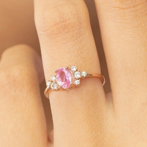 Rosa Saphir-Cluster-Verlobungsring, Ovaler Jahrestagsring, September Birthstone Ring, Jahrestagsring Geschenk für sie