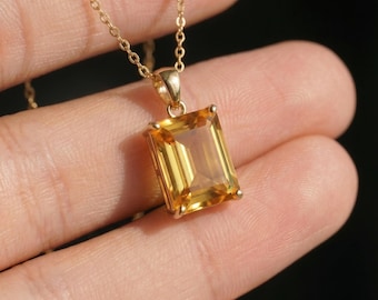 Elegant Gold Citrine Necklace, Emerald Cut Gemstone Pendant, Dainty Minimalist Jewelry, November Birthstone Gift for Her, Delicate Gold Chai