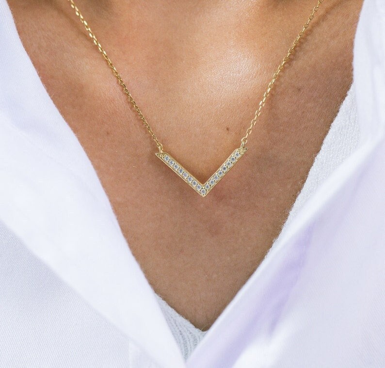 Diamond V Necklace 