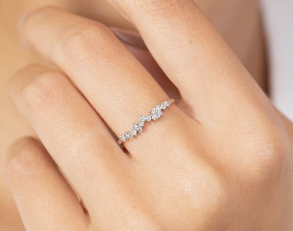 Diamond cluster wedding band deals