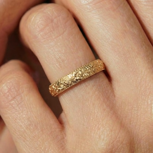 Sweet Pea Wedding Band - Etsy
