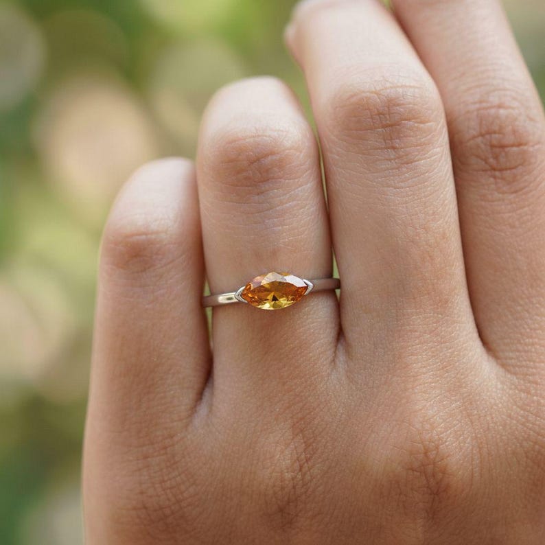 Anel de viagem com citrino lapidado em formato de marquise, estilo leste-oeste | Anel de noivado solitário minimalista | Anel de compromisso delicado com corte em marquise | Anel com pedra de nascimento de novembro imagem 9