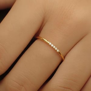 Anillo Apilable con 5 Diamantes, Delicado, Presente de Aniversario, Diamantes Auténticos Oro 14k, Presente de 5 Años