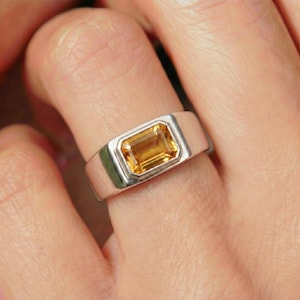 Signetring i sterlingsilver med citrin - Smaragdslipad gul ädelstensram - Statementring för män och kvinnor - Födelsestenspresent i november