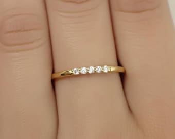 Dainty 5 Diamonds Ring in 14K Solid Gold / Diamond Stackable Band / Thin Diamond Band / Gift for Her / 5 Years Anniversary Gift