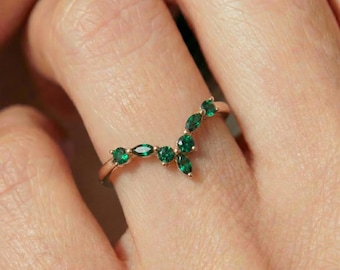 Dainty Emerald Curved Wedding Band | 14K Gold Stacking Ring | Marquise & Round Emerald Anniversary Ring | Unique V Shape Promise Ring