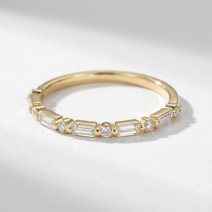 Anillo de boda con moissanita baguette, anillo con moissanita baguette y redonda alternadas, anillo de media eternidad, alianza de boda vintage