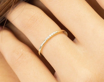 5 Diamonds Ring, Dainty Band in 14K Gold, Stacking Ring, April Birthstone, Thin Diamond Ring with 5 Diamonds