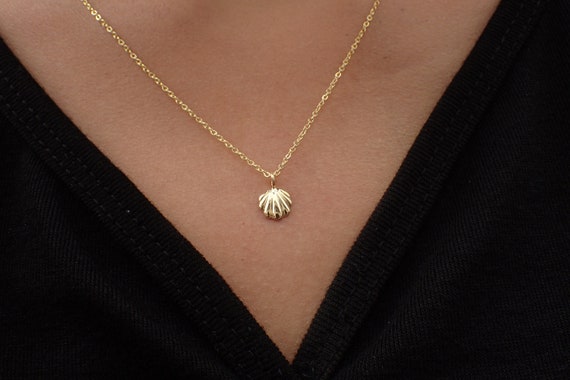 14K Yellow Gold Seashell Necklace 